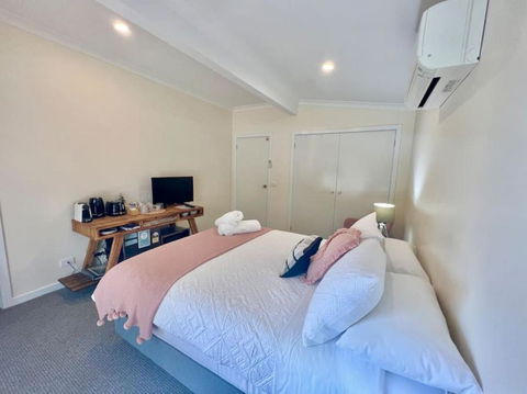 Galbraith Beach Studios - Studio 2 - Tourism Caloundra 0