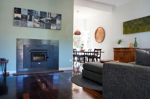 Gallery House Dwellingup - Tourism Caloundra 0