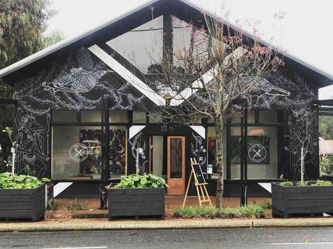Gallery House Dwellingup - Tourism Caloundra 1