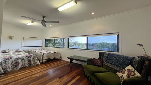 Gallery Place - Tourism Caloundra 1