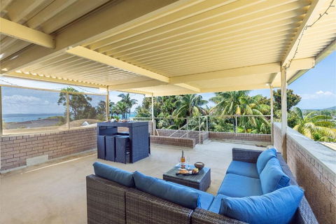 Galoola Hidden Gem, 2 97 Galoola Drive, Pet Friendly, Rooftop Outdoor Area With Spectacular Views, Wi-Fi And Air Conditioning - Tourism Caloundra 0