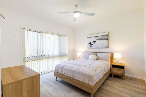 Galoola Hidden Gem, 2 97 Galoola Drive, Pet Friendly, Rooftop Outdoor Area With Spectacular Views, Wi-Fi And Air Conditioning - Tourism Caloundra 3