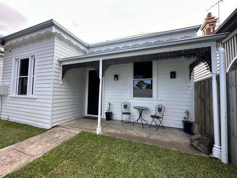 Garden Cottage - Tourism Caloundra 1