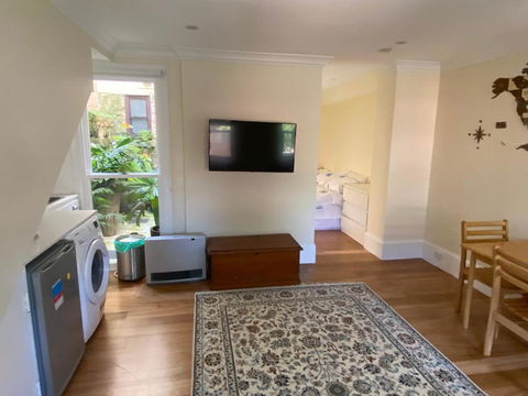 Garden Flat, NORTH SYDNEY - Tourism Caloundra 4