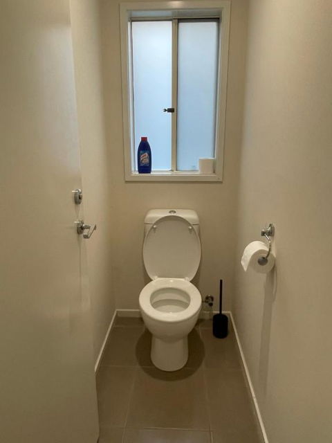 Garden View - Newly Furnished Queen Bedroom - Tourism Caloundra 4