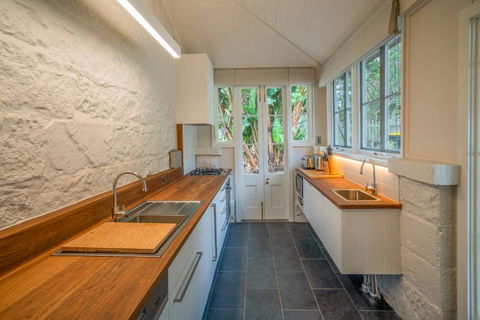 Gardeners Cottage - Tourism Caloundra 1