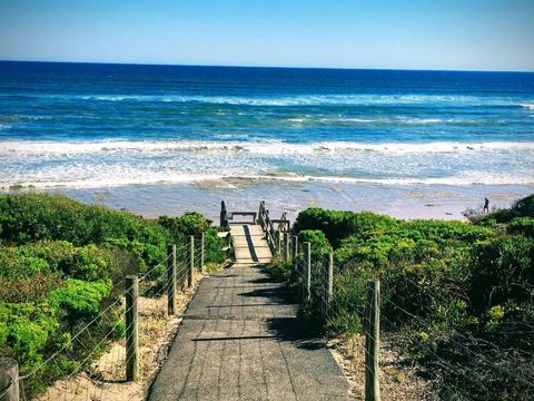 Garland Grove - Tourism Caloundra 0