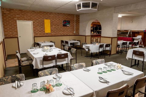 Gascoyne Hotel - Tourism Caloundra 1