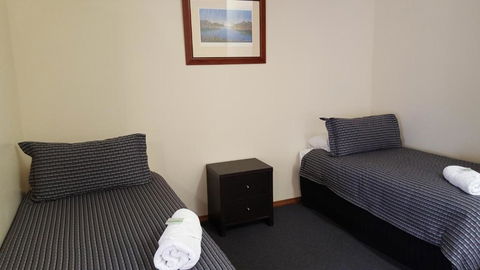 Gateway Motor Inn - Self Check-In - Tourism Caloundra 2