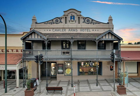 Gawler Arms Hotel - Tourism Caloundra 0
