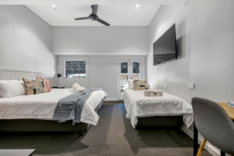 Gawler Arms Hotel - Tourism Caloundra 1