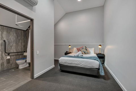 Gawler Arms Hotel - Tourism Caloundra 3