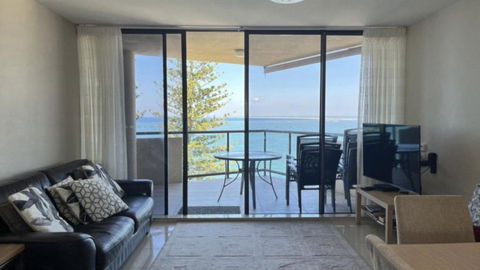 Gazeaway Unit 18 - Tourism Caloundra 3