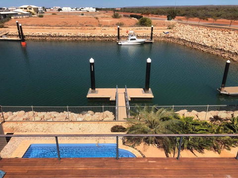 Gecko - On The Marina With Pool & Private Jetty - Tourism Caloundra 3