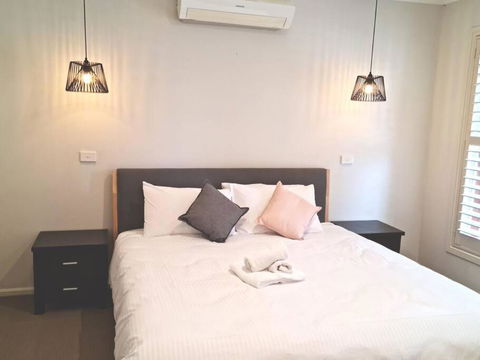 Generous 4 Bedroom Home Close To Park And Shops - Tourism Caloundra 0