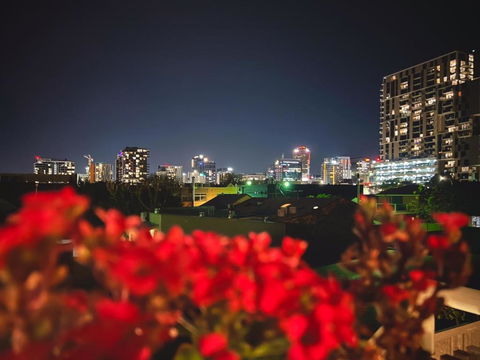 George - Luxe Residence With Private Rooftop - Tourism Caloundra 3