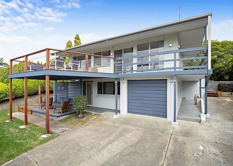 George Bass Drive 569 On The Beach Living - Tourism Caloundra 1