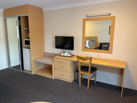 George Bass Motor Inn - Tourism Caloundra 3