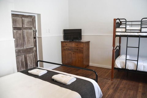 George IV Inn - Tourism Caloundra 4