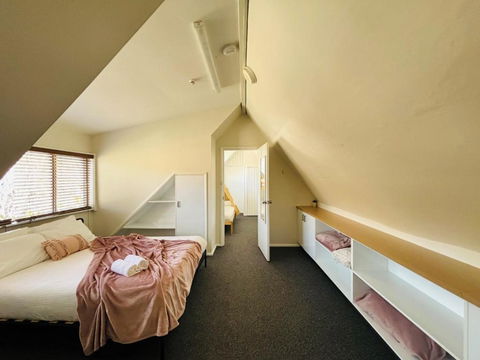 George IV Inn - Tourism Caloundra 3