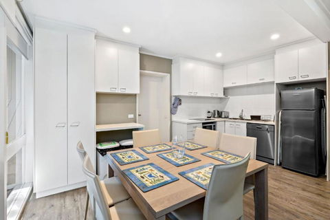 George St Retreat - Tourism Caloundra 3