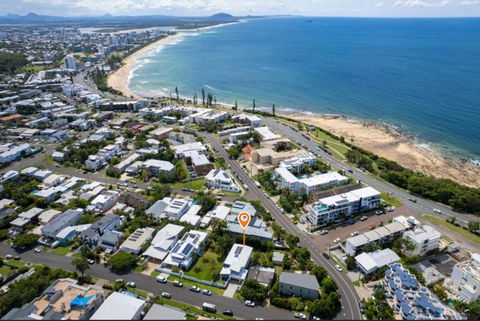 GEORGE8- THE ULTIMATE, FAMILY BEACH HOUSE! - Tourism Caloundra 3