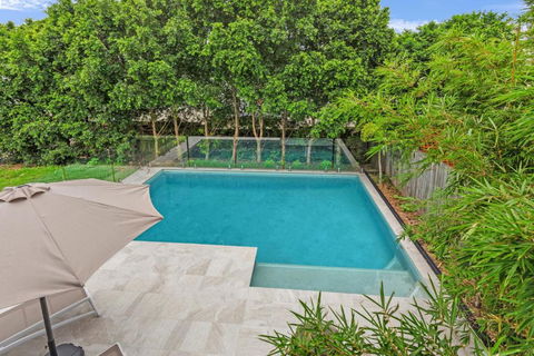 GEORGE8- THE ULTIMATE, FAMILY BEACH HOUSE! - Tourism Caloundra 2
