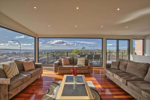 Georges Bay Luxury - Tourism Caloundra 0