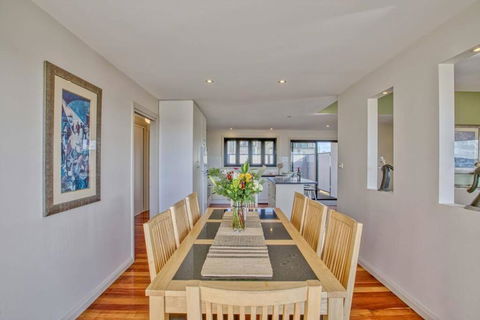 Georges Bay Luxury - Tourism Caloundra 1