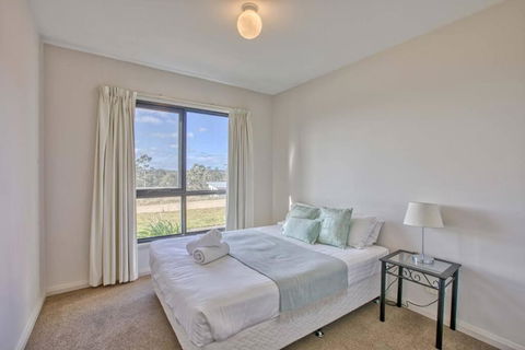 Georges Bay Luxury - Tourism Caloundra 2