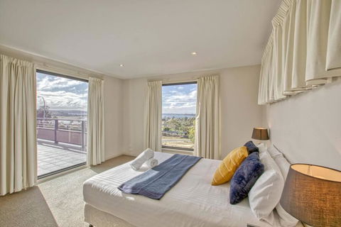 Georges Bay Luxury - Tourism Caloundra 3