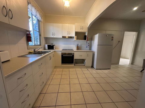 Georges Workers Accommodation - Tourism Caloundra 2