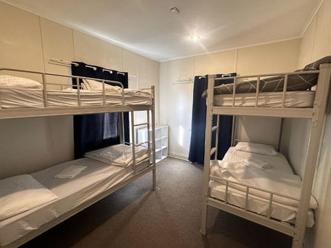 Georges Workers Accommodation - Tourism Caloundra 0