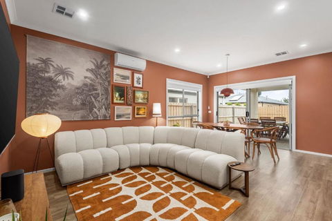 Georgina By The Bay - Tourism Caloundra 3
