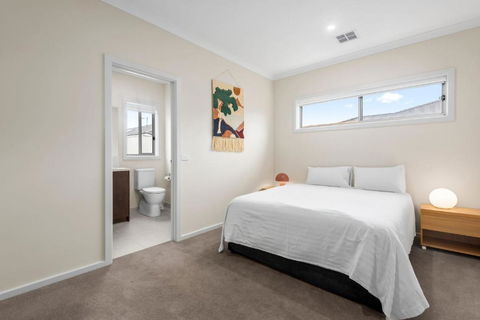 Georgina By The Bay - Tourism Caloundra 4