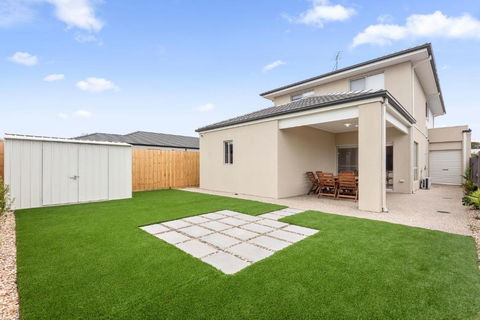 Georgina By The Bay - Tourism Caloundra 1