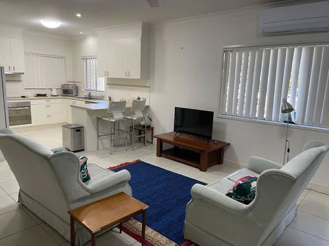 Georgina Townhouse - Tourism Caloundra 1