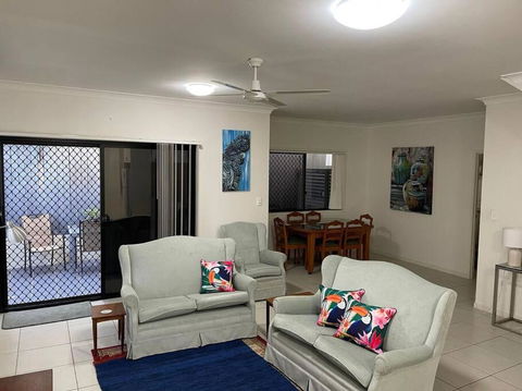 Georgina Townhouse - Tourism Caloundra 4