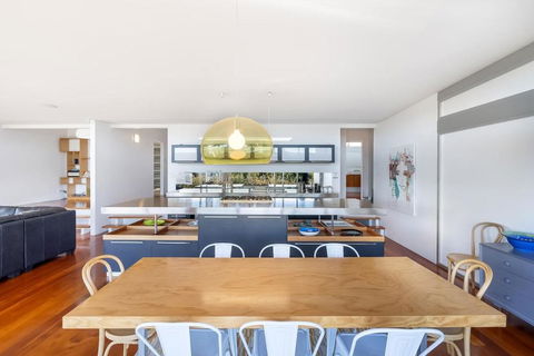 Getaway Hideaway-close To Beach Sleeps-8 - Tourism Caloundra 1
