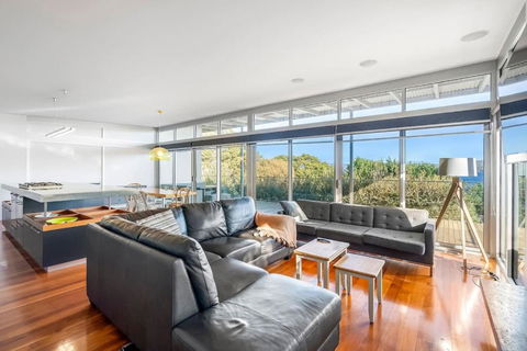 Getaway Hideaway-close To Beach Sleeps-8 - Tourism Caloundra 2