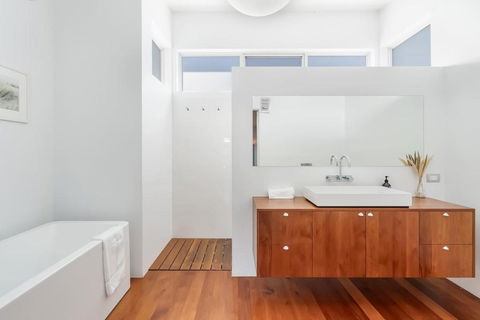 Getaway Hideaway-close To Beach Sleeps-8 - Tourism Caloundra 4