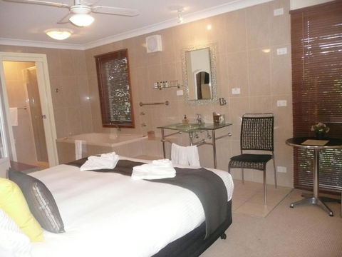 Getaway Inn Boutique Guest House - Tourism Caloundra 3