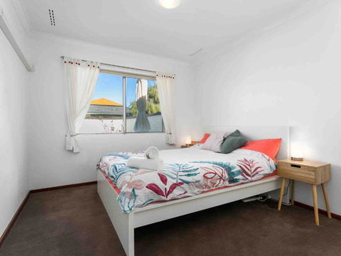 Getaway Villa 2br, Sleeps 4, Near Beach - Tourism Caloundra 1
