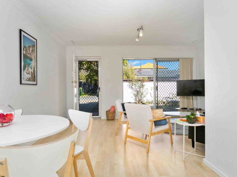 Getaway Villa 2br, Sleeps 4, Near Beach - Tourism Caloundra 0