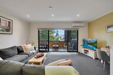 Gilles Apartment - Tourism Caloundra 1