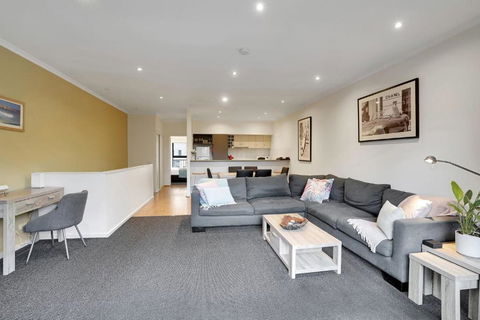 Gilles Apartment - Tourism Caloundra 2
