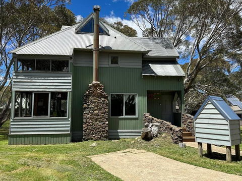 Glacier Chalet - Tourism Caloundra 0
