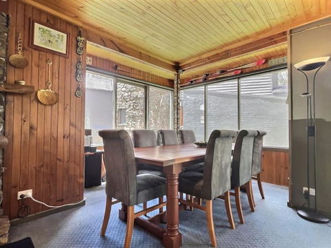 Glacier Chalet - Tourism Caloundra 1