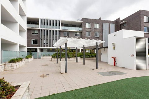 GLAD1 - Monash Rd - Gladesville - Tourism Caloundra 1