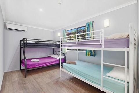 Gladstone Backpackers - Tourism Caloundra 2